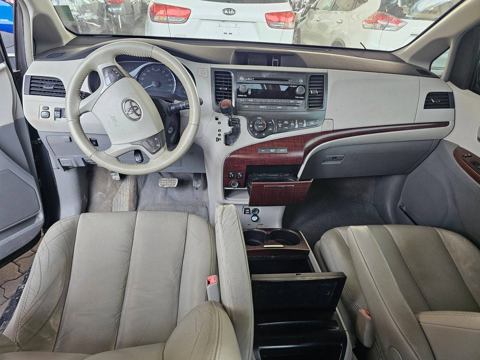 TOYOTA SIENNA 2011 - Marhaba Auction Used Cars - Image 8