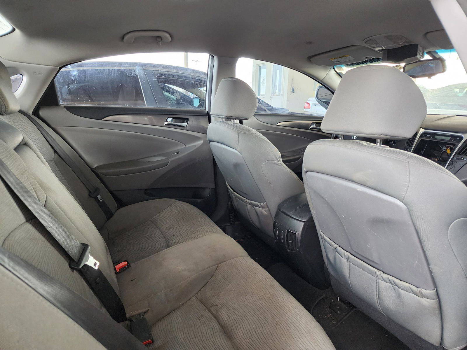 2012 HYUNDAI SONATA — 187922 Miles — Lot 38384634 — Souq - Marhaba Auctions Used Cars - Image 4