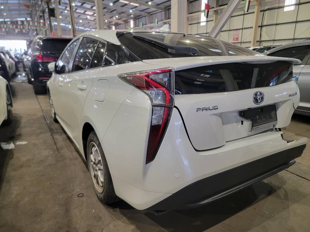 2017 TOYOTA PRIUS — 106234 KM — Lot 558638 — Main - Marhaba Auctions Used Cars - Image 4