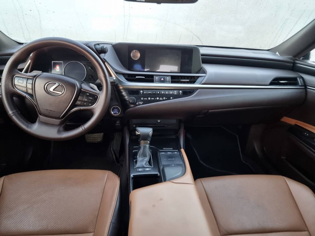 2019 LEXUS ES 300H — 76382 KM — Lot 124587 — Ind. 12 - Marhaba Auctions Used Cars - Image 7