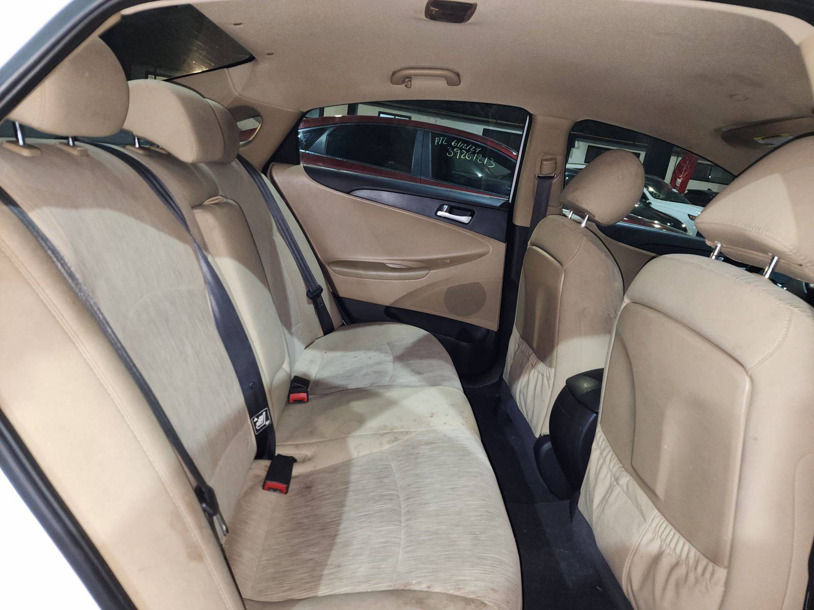 2013 HYUNDAI SONATA — 186900 Miles — Lot 48136 — Al Quoz - Marhaba Auctions Used Cars - Image 6