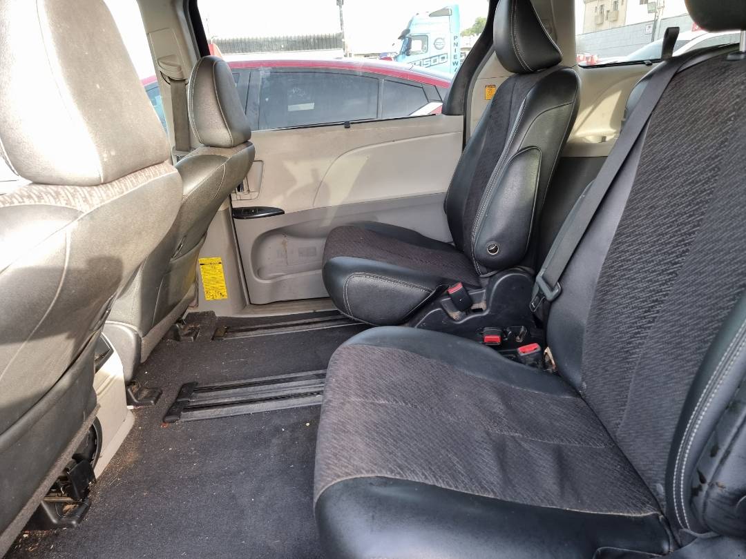 2011 TOYOTA SIENNA — 202096 Miles — Lot 215478 — Souq - Marhaba Auctions Used Cars - Image 7