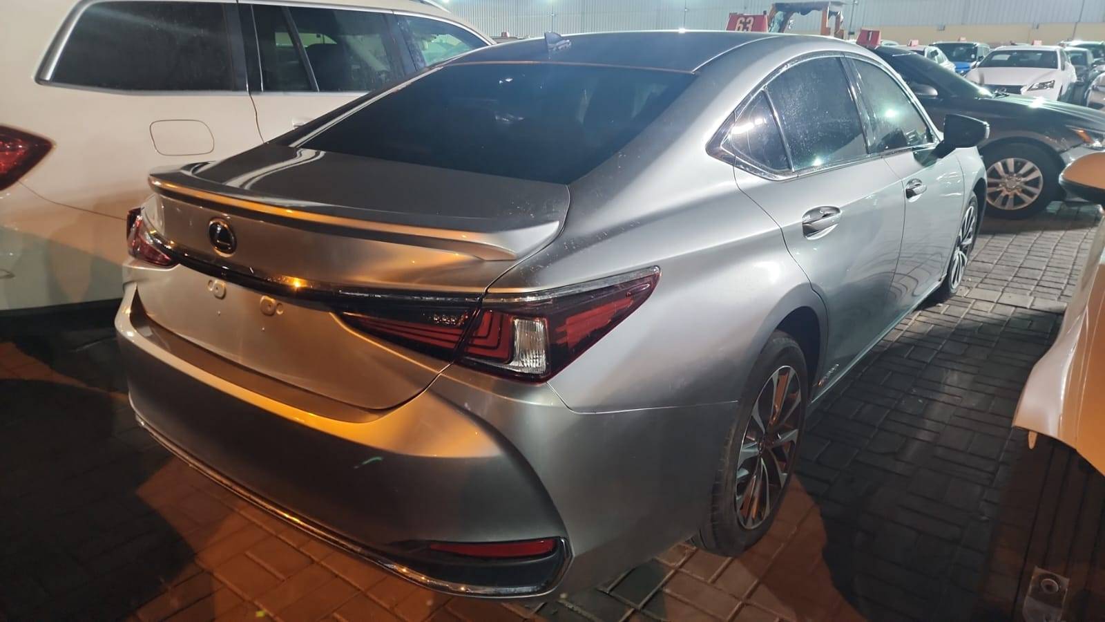 LEXUS ES 300H 2022 - Marhaba Auction Used Cars - Image 7