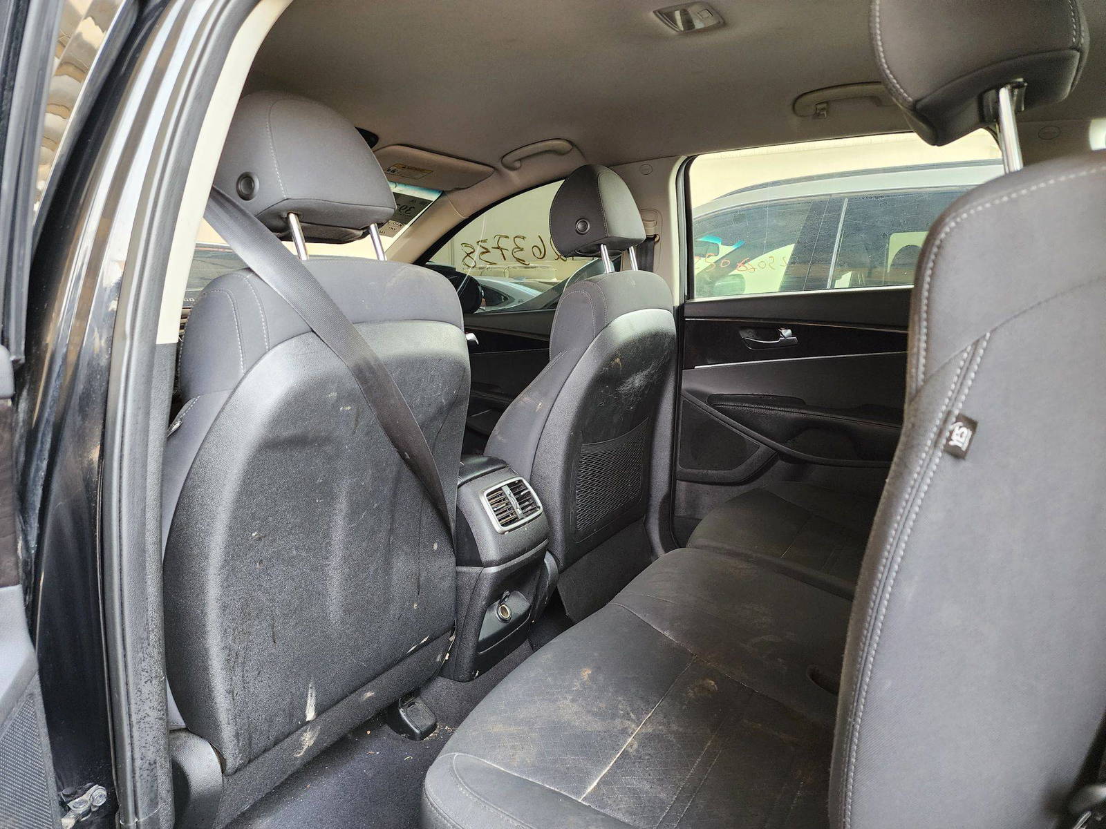 2018 KIA SORENTO — 143692 Miles — Lot 31502 — Souq - Marhaba Auctions Used Cars - Image 6