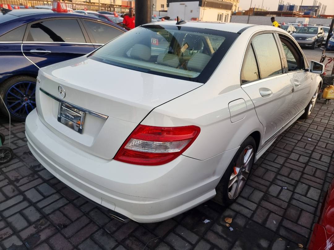 2011 MERCEDES BENZ C300 — 210410 Miles — Lot 474565 — Al Quoz - Marhaba Auctions Used Cars - Image 4