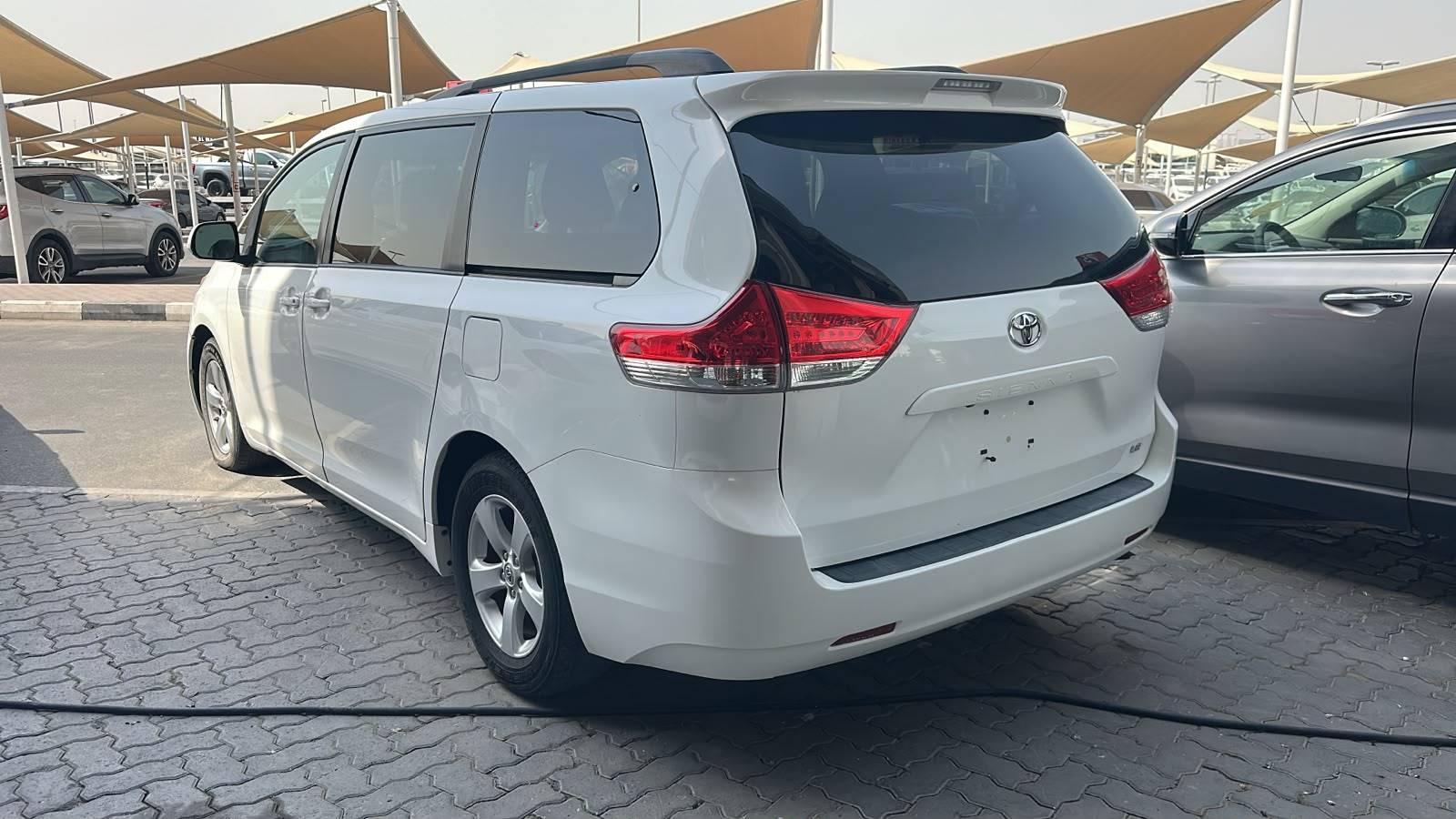 2014 TOYOTA SIENNA — 217382 Miles — Lot 5ES505903 — Souq - Marhaba Auctions Used Cars - Image 4