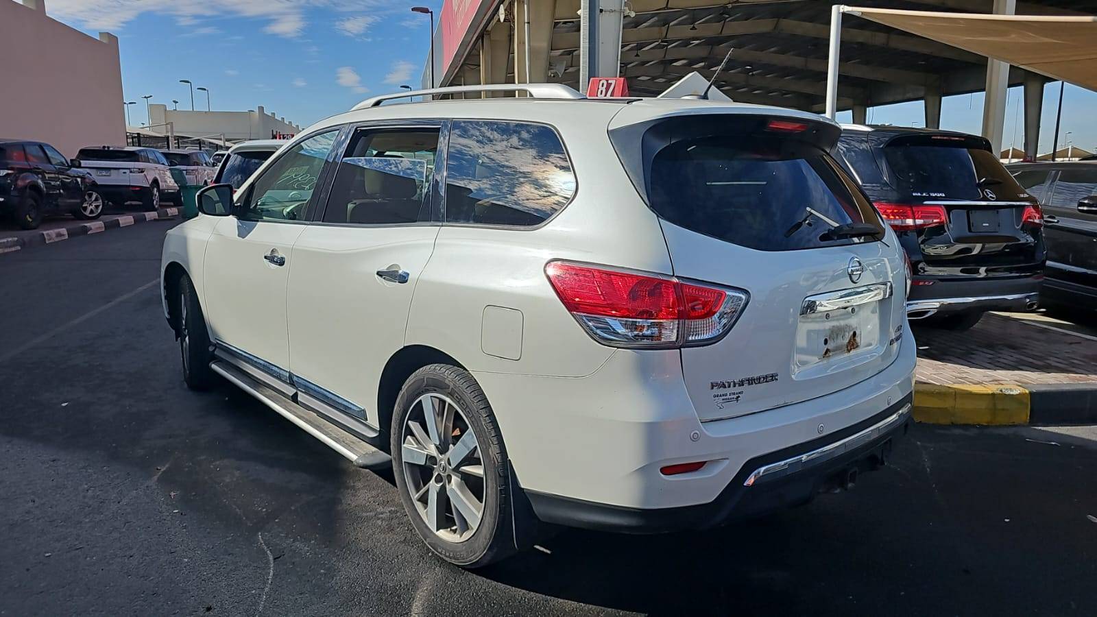 2015 NISSAN PATHFINDER — 171782 Miles — Lot 6FC612399 — Souq - Marhaba Auctions Used Cars - Image 9
