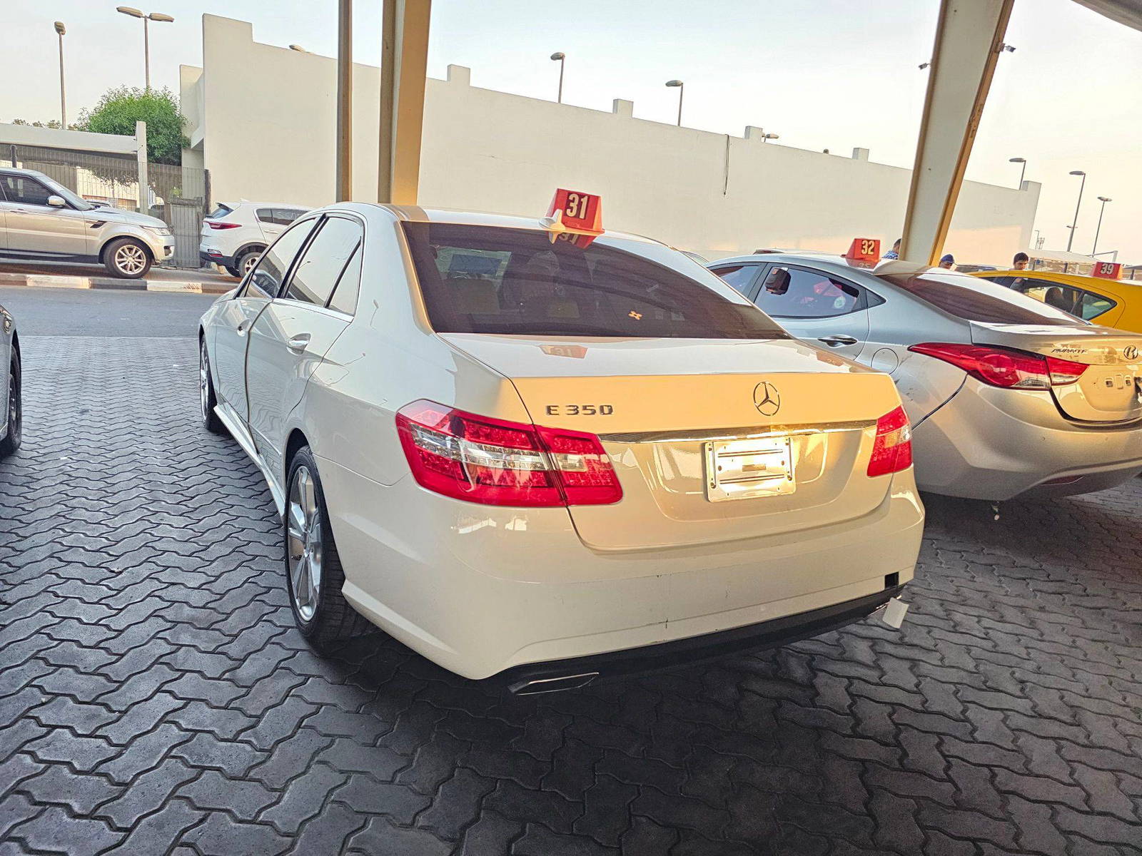 2013 MERCEDES BENZ E 350 — 167479 Miles — Lot 2DA741401 — Souq - Marhaba Auctions Used Cars - Image 4