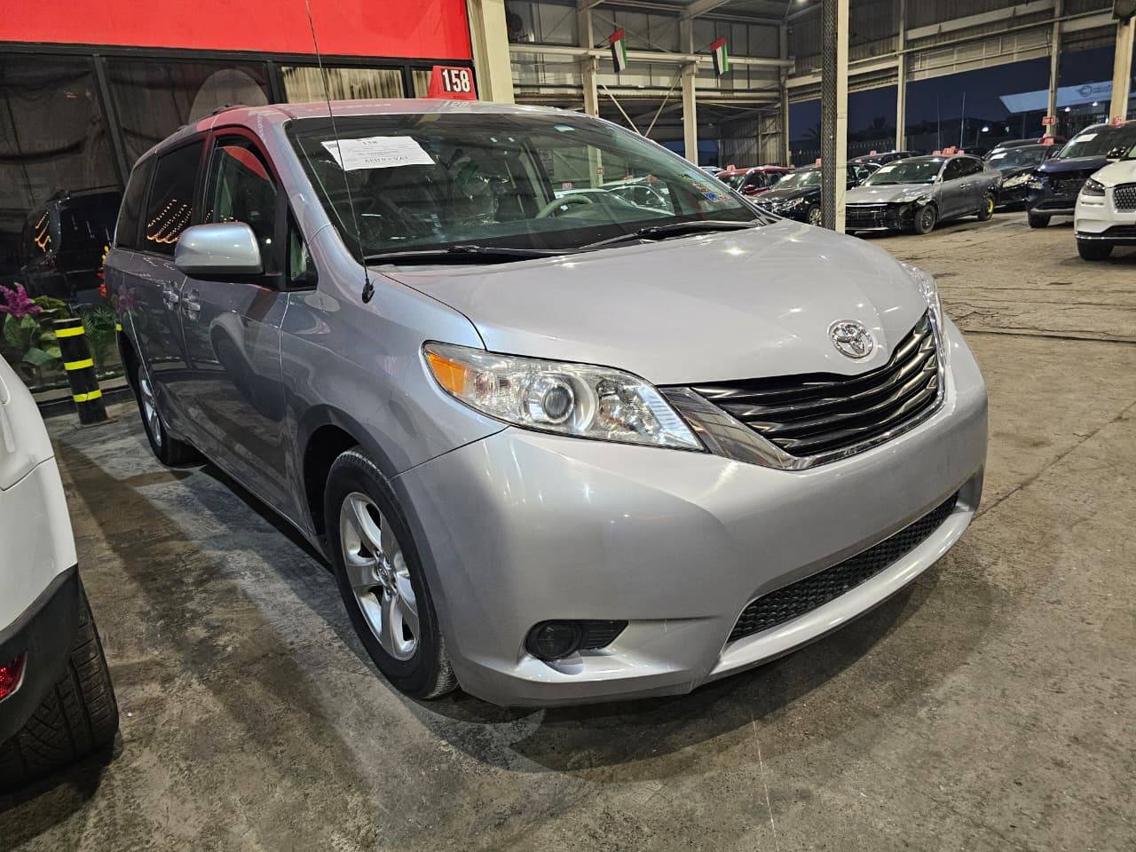 Toyota Sienna 2014 view 2