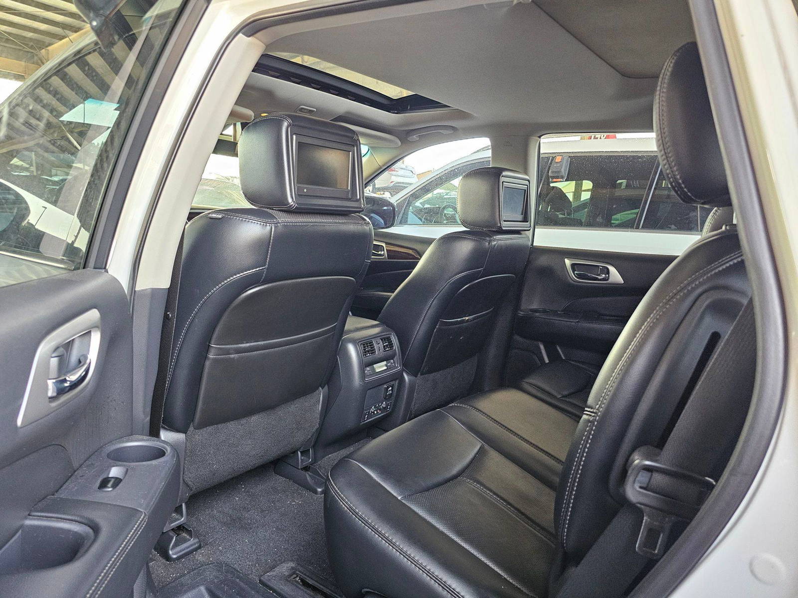 2014 NISSAN PATHFINDER — 190041 Miles — Lot 42474040 — Souq - Marhaba Auctions Used Cars - Image 6