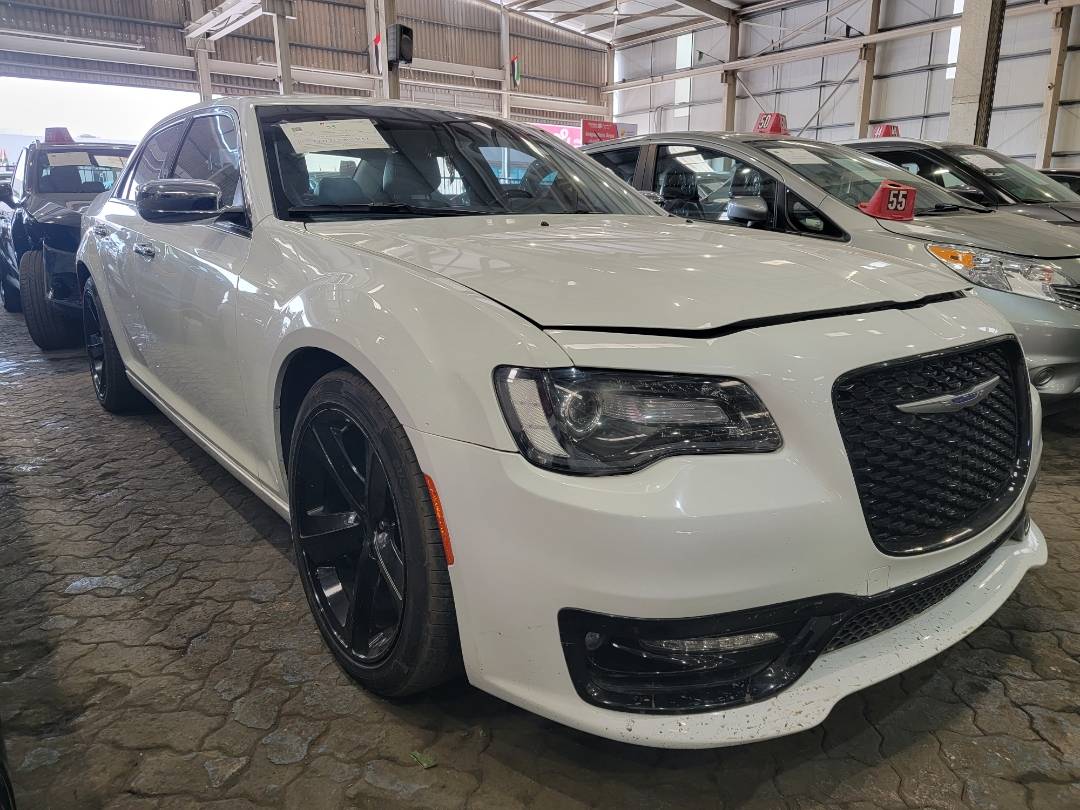 2019 CHRYSLER 300 — 104717 KM — Lot H687195 — Souq - Marhaba Auctions Used Cars - Image 5