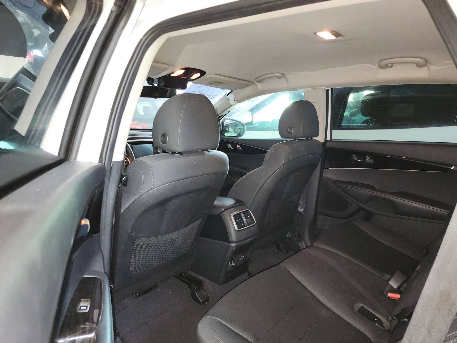 2020 KIA SORENTO — 135207 Miles — Lot 42096975 — Al Quoz - Marhaba Auctions Used Cars - Image 4