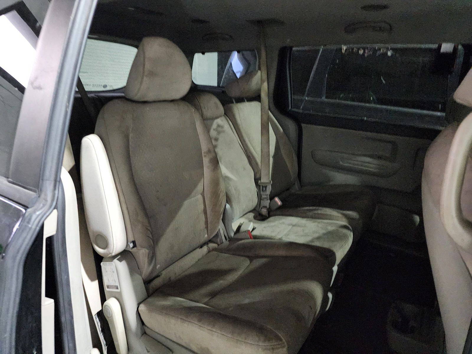 2016 KIA SEDONA — 163300 Miles — Lot 751010 — Al Quoz - Marhaba Auctions Used Cars - Image 7