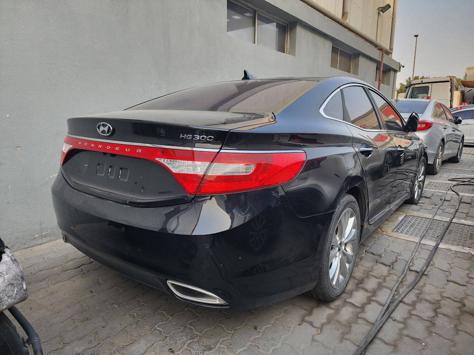 HYUNDAI GRANDEUR 2011 - Marhaba Auction Used Cars - Image 4