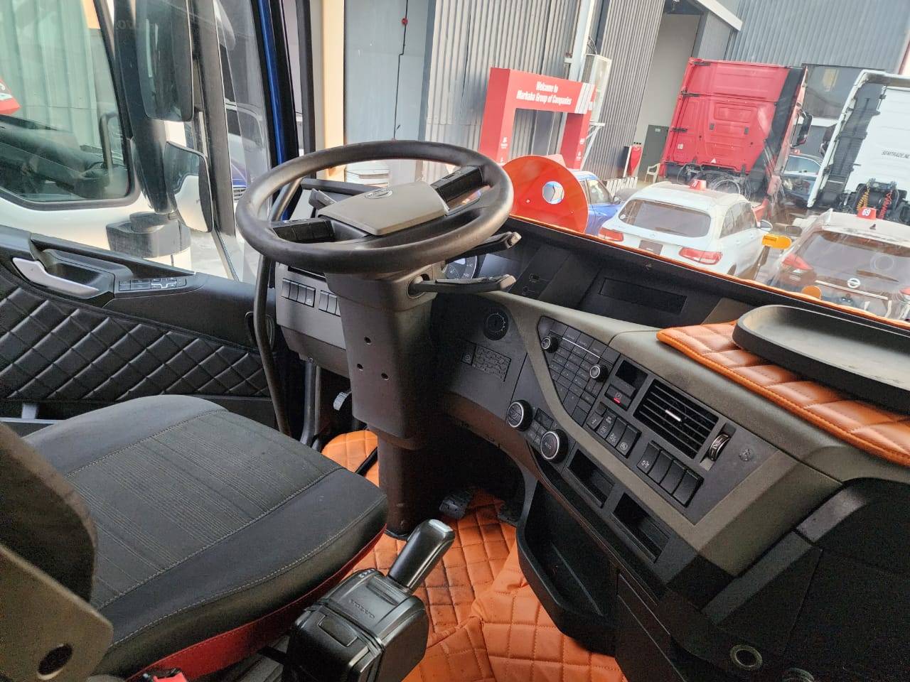 2015 VOLVO FH-Series — 925877 KM — Lot 42960 — Al Quoz - Marhaba Auctions Used Cars - Image 6