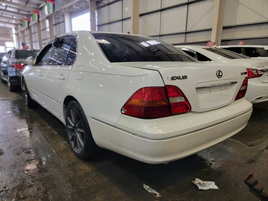 2001 LEXUS LS 430 — 198679 Miles — Lot 10011797 — Main - Marhaba Auctions Used Cars - Image 5