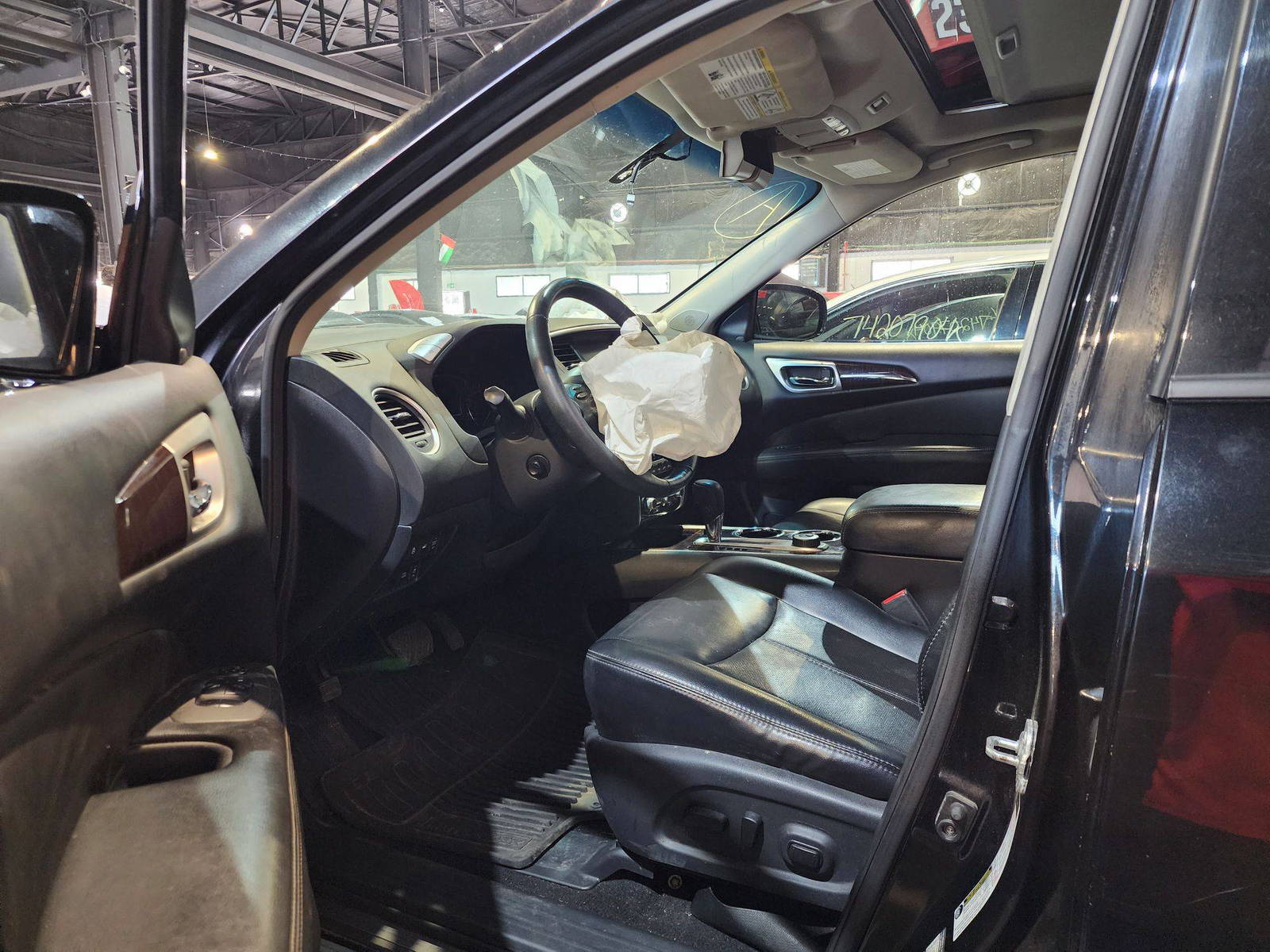 2015 NISSAN PATHFINDER — 143059 KM — Lot 76694194 — Main - Marhaba Auctions Used Cars - Image 9