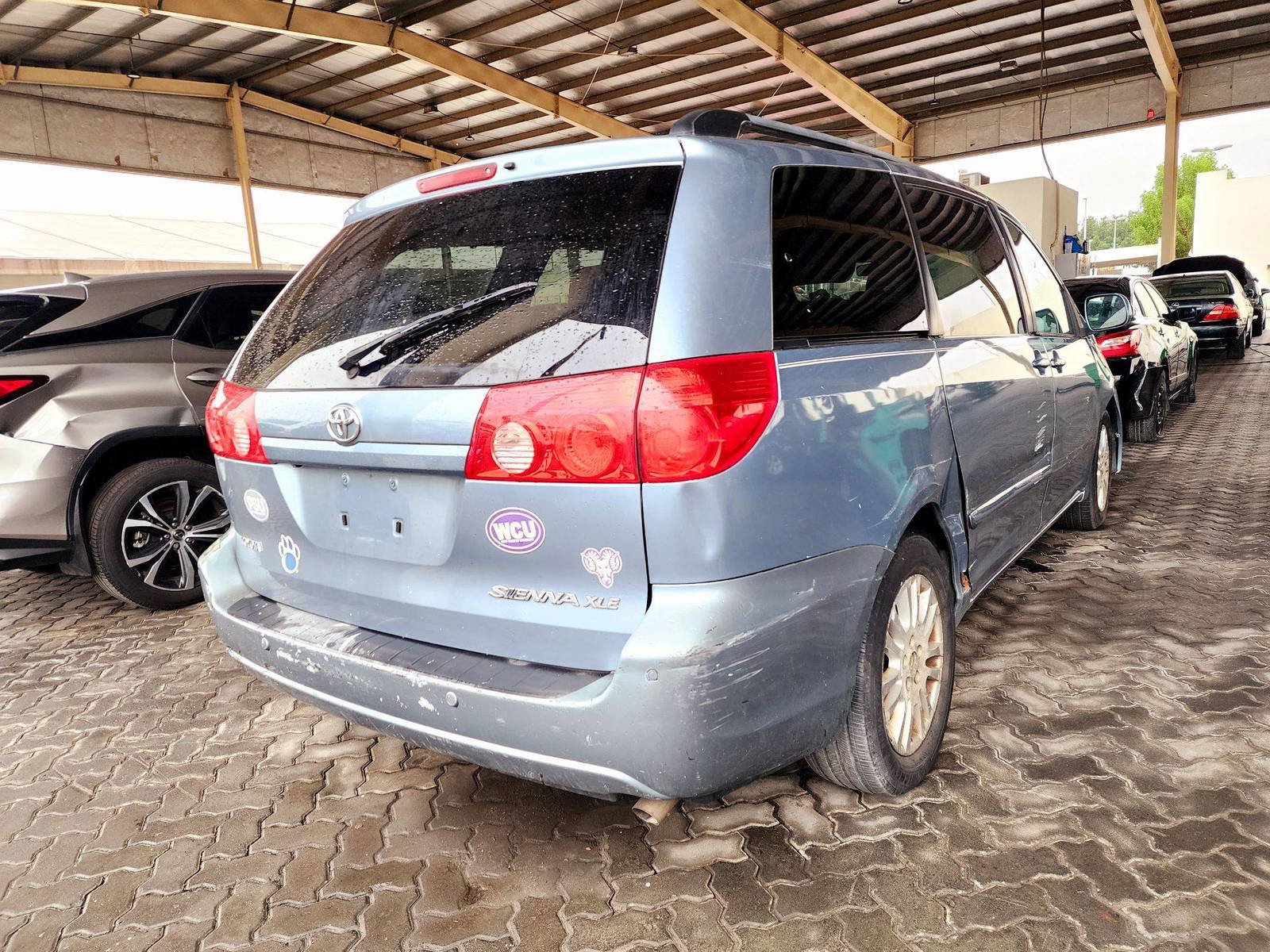 2010 TOYOTA SIENNA — 178497 Miles — Lot C7AS318870 — Souq - Marhaba Auctions Used Cars - Image 3