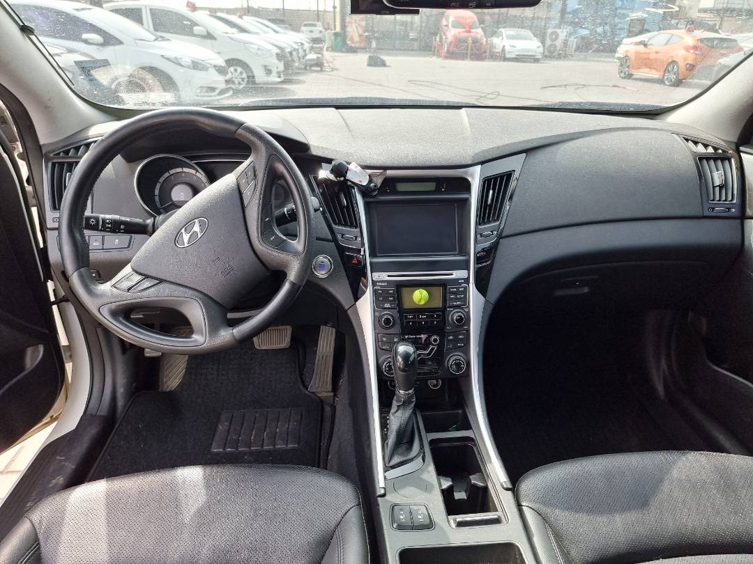 HYUNDAI SONATA 2012 - Marhaba Auction Used Cars - Image 8