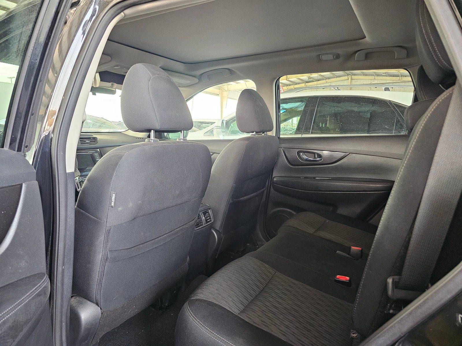 2018 NISSAN ROGUE — 221326 KM — Lot 78236404 — Souq - Marhaba Auctions Used Cars - Image 6