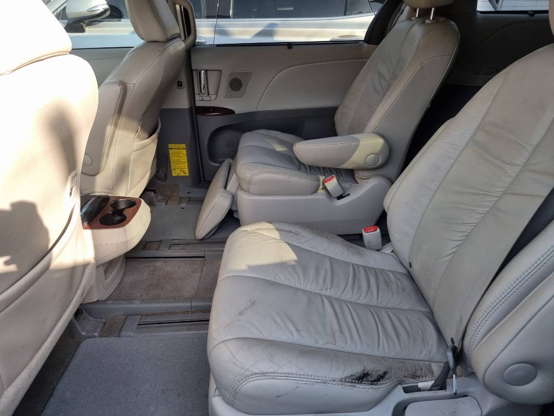 2011 TOYOTA SIENNA — 228035 Miles — Lot 2134587 — Ind. 12 - Marhaba Auctions Used Cars - Image 7