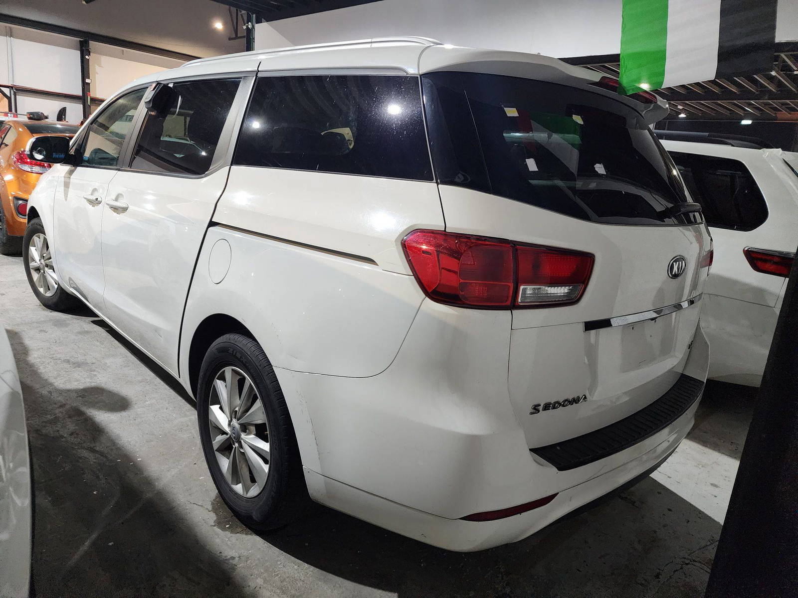 2015 KIA SEDONA — 219766 Miles — Lot 86567114 — Al Quoz - Marhaba Auctions Used Cars - Image 5