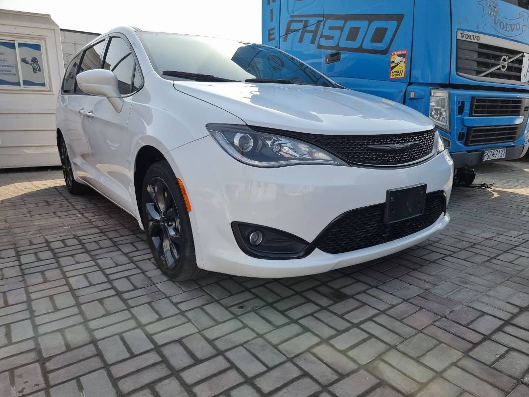 2020 CHRYSLER PACIFICA TOURING L — 101572 Miles — Lot 245943 — Ind. 12 - Marhaba Auctions Used Cars - Image 4