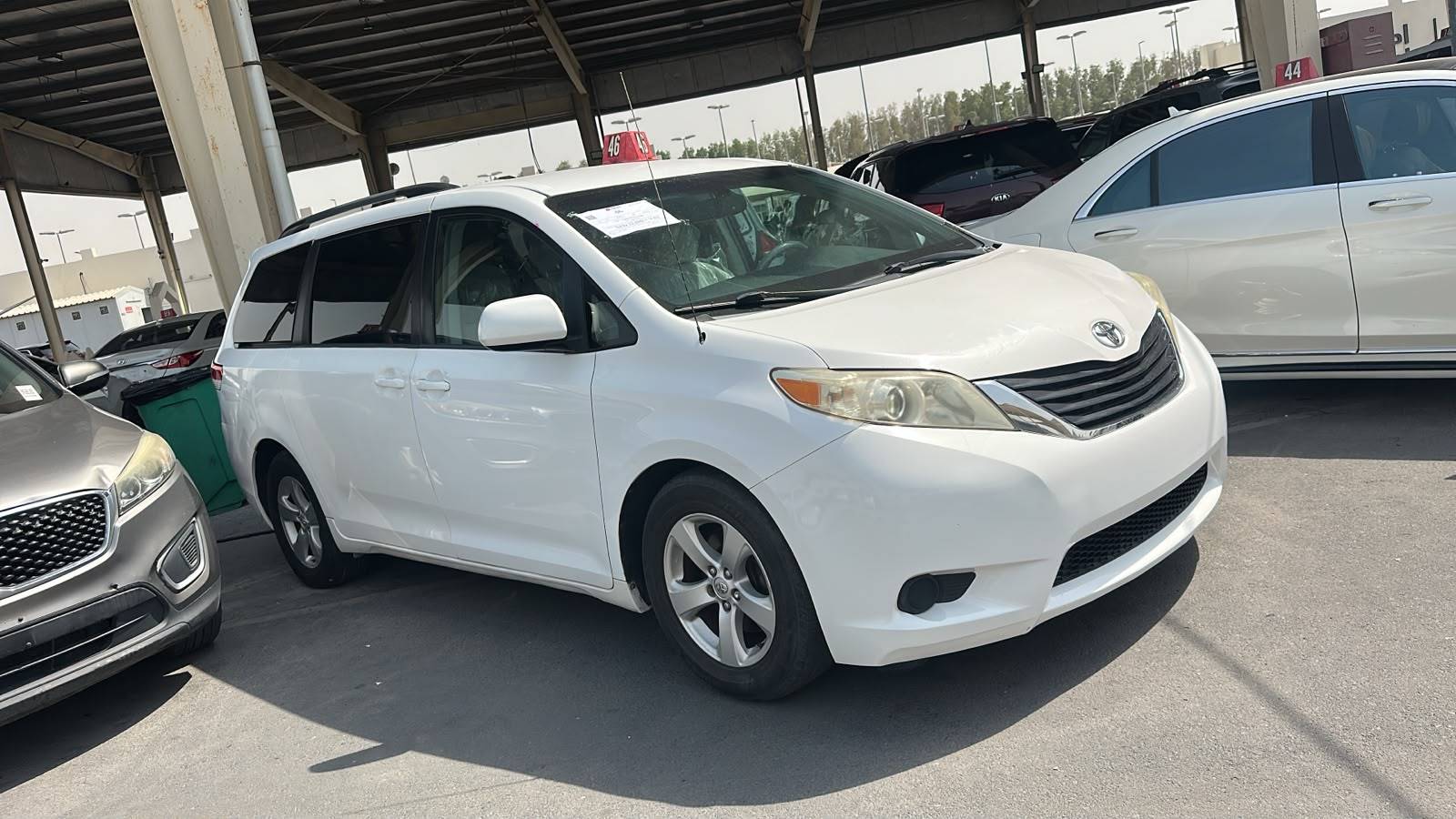 2014 TOYOTA SIENNA — 217382 Miles — Lot 5ES505903 — Souq - Marhaba Auctions Used Cars - Image 2