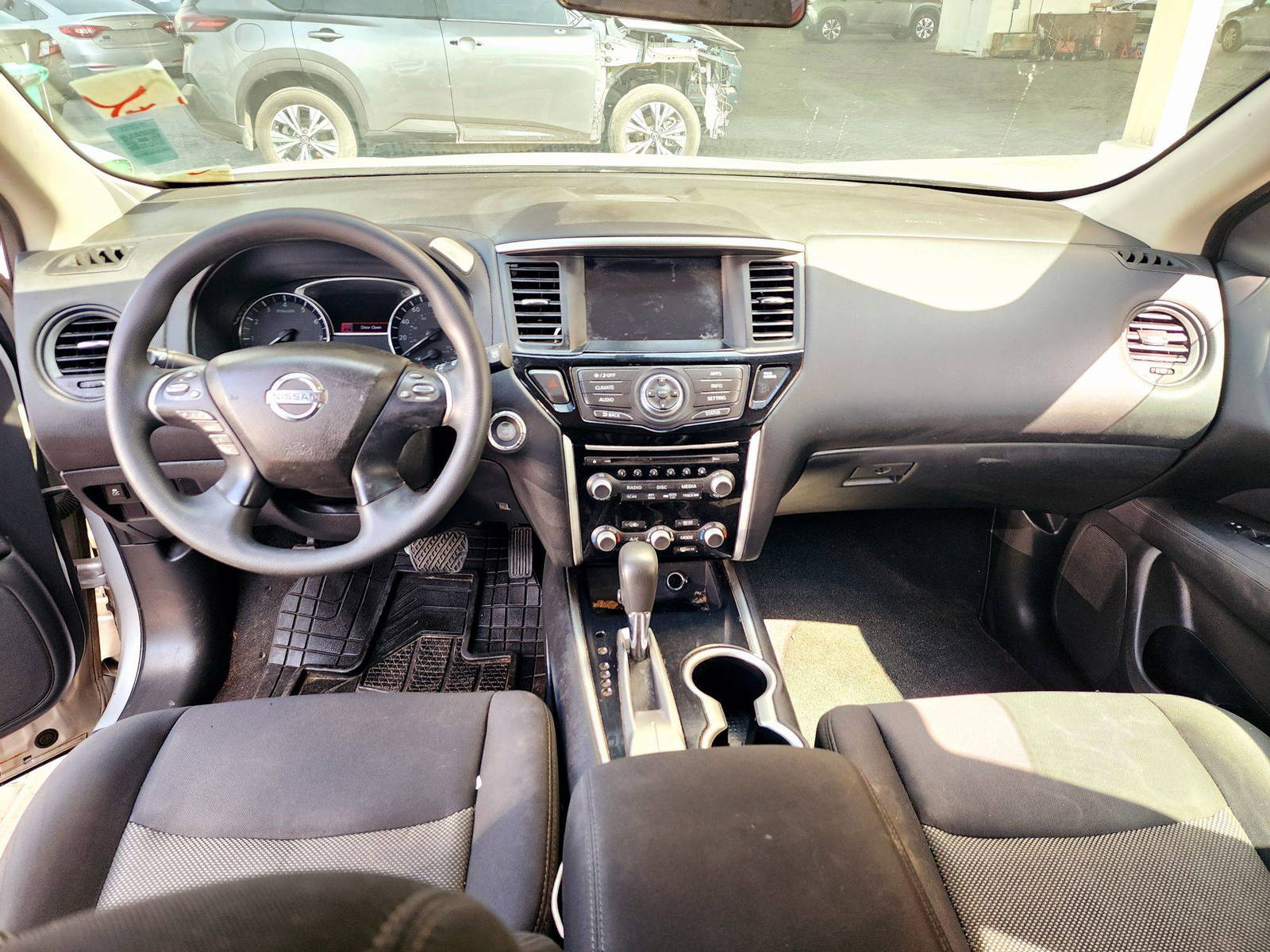 2017 NISSAN PATHFINDER — 174621 Miles — Lot 2HC687576 — Souq - Marhaba Auctions Used Cars - Image 7