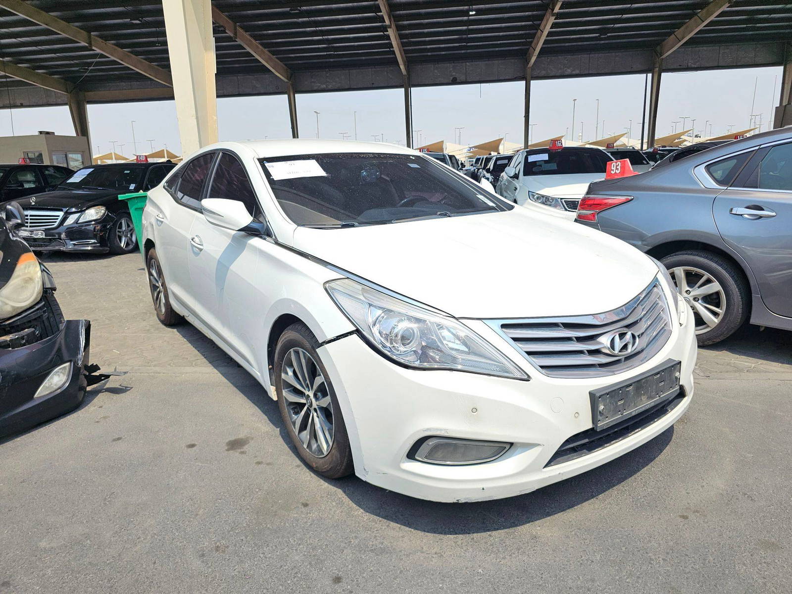 2011 HYUNDAI GRANDEUR — 164680 KM — Lot 068459 — Souq - Marhaba Auctions Used Cars - Image 4