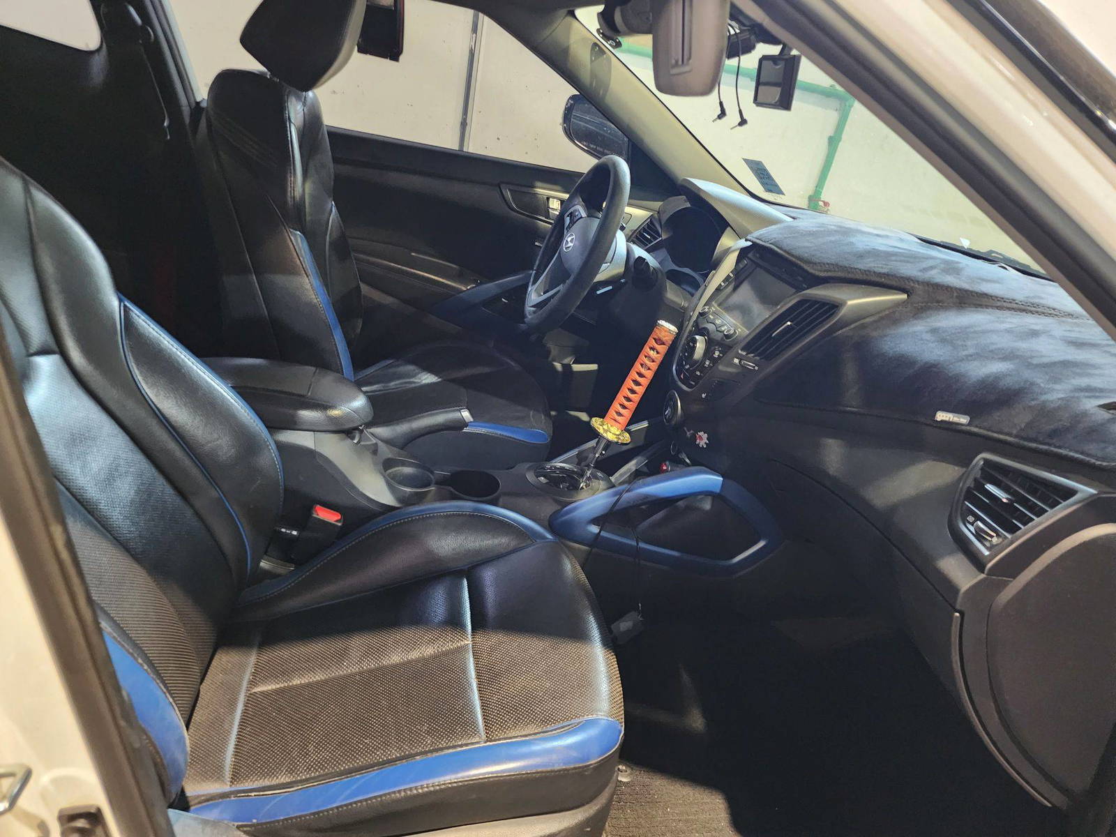 2013 HYUNDAI VELOSTER — 174697 KM — Lot 091633 — Al Quoz - Marhaba Auctions Used Cars - Image 9