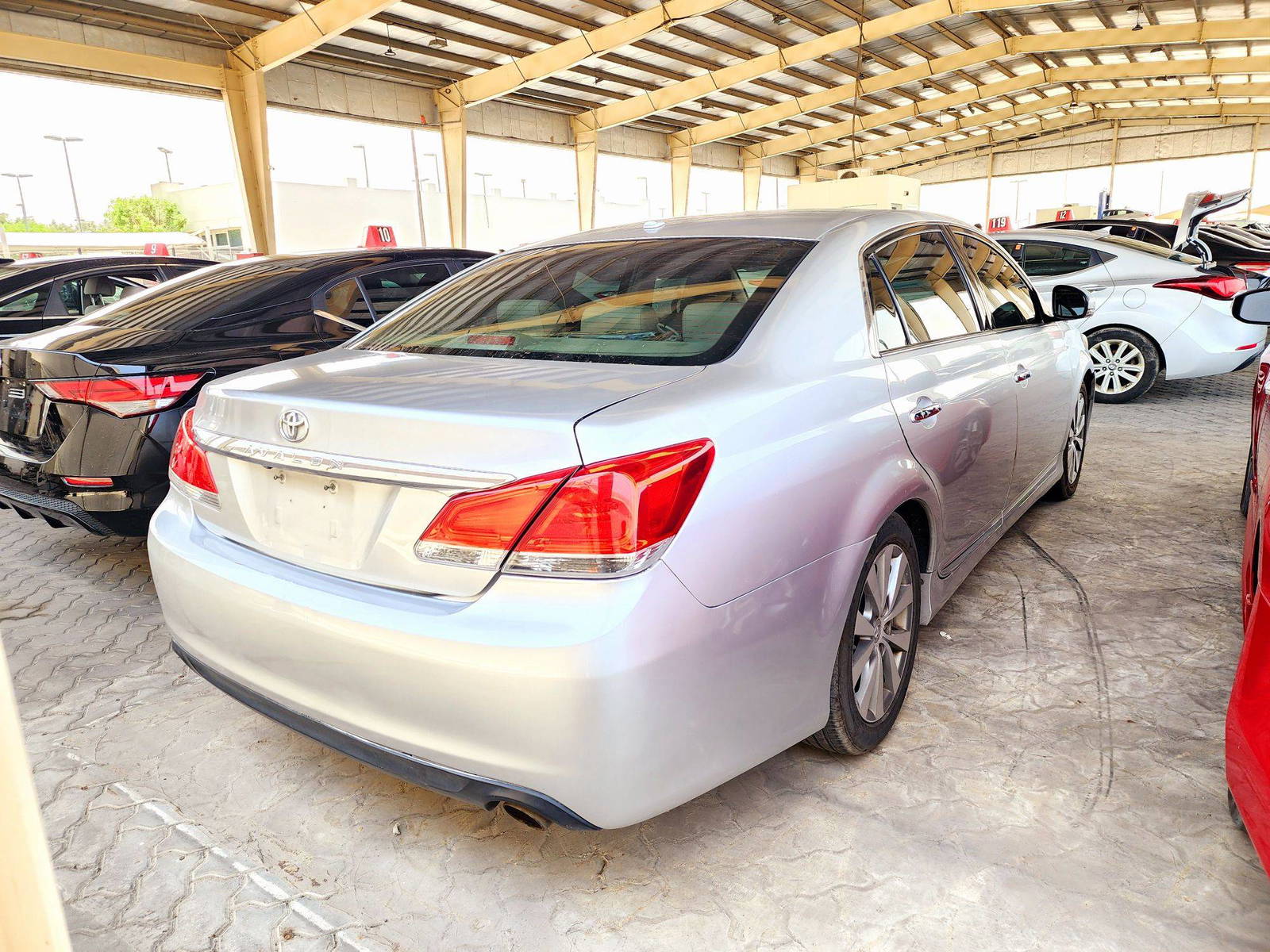 2011 TOYOTA AVALON — 153772 Miles — Lot BXBU392539 — Souq - Marhaba Auctions Used Cars - Image 5