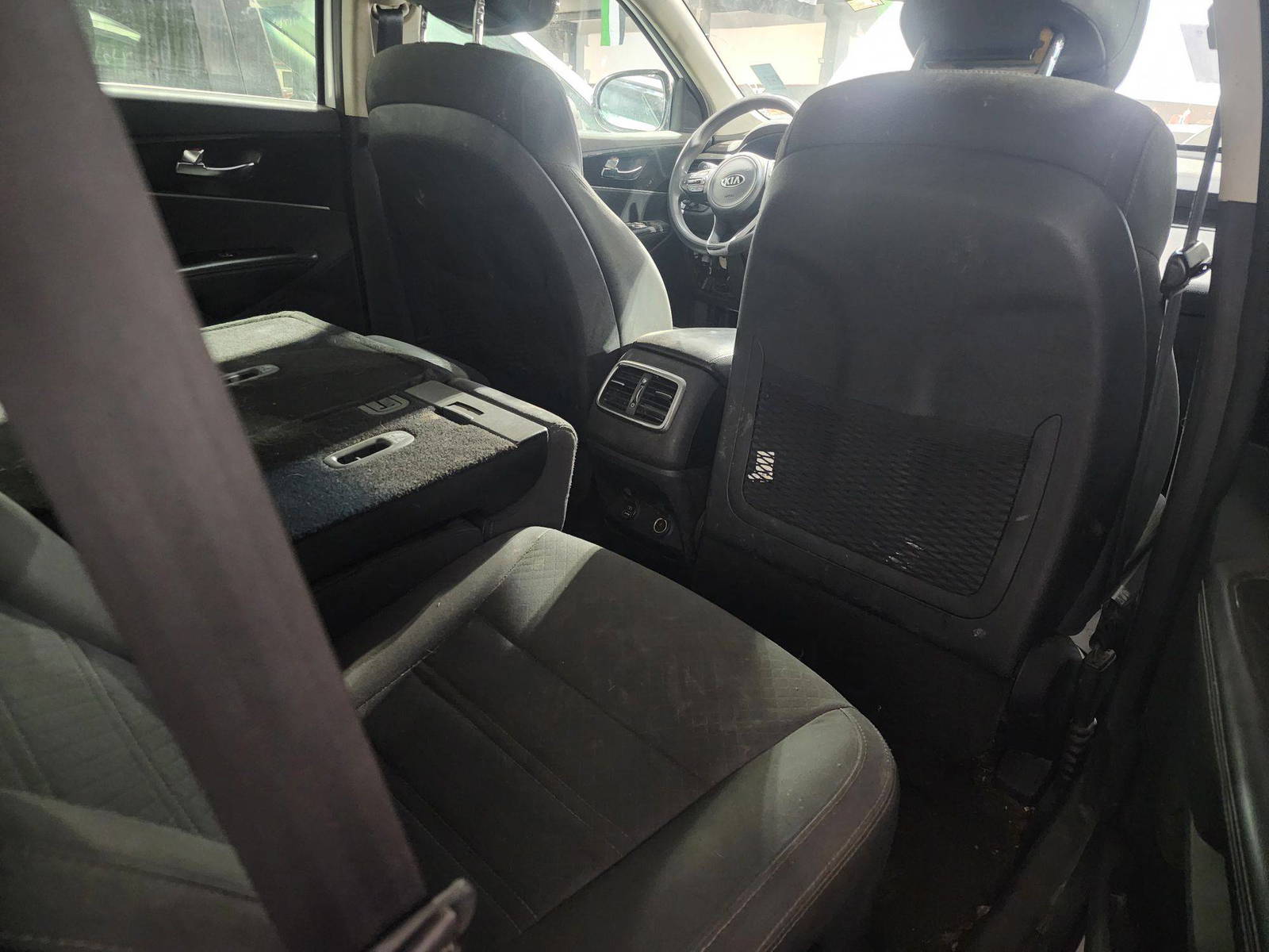 2017 KIA SORENTO — 142800 Miles — Lot 124587 — Al Quoz - Marhaba Auctions Used Cars - Image 9