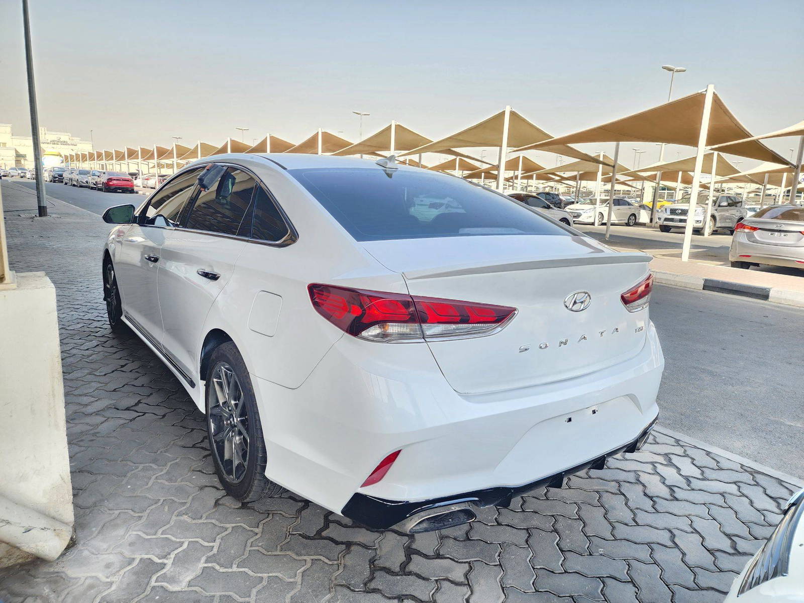 2018 HYUNDAI SONATA — 133224 Miles — Lot H692286 — Souq - Marhaba Auctions Used Cars - Image 5