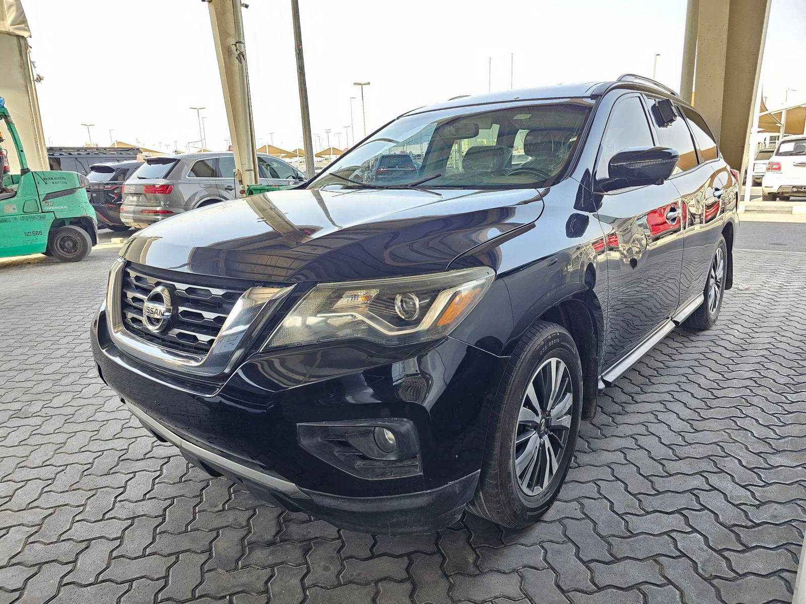2017 NISSAN PATHFINDER — 156670 Miles — Lot 5HC620213 — Souq - Marhaba Auctions Used Cars - Image 4