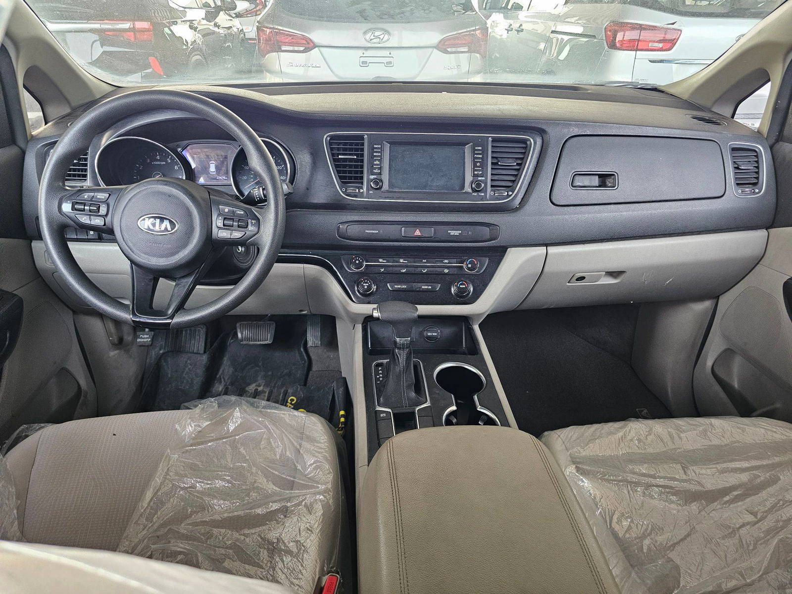2019 KIA SEDONA — 27432 Miles — Lot 0K6522933 — Souq - Marhaba Auctions Used Cars - Image 7