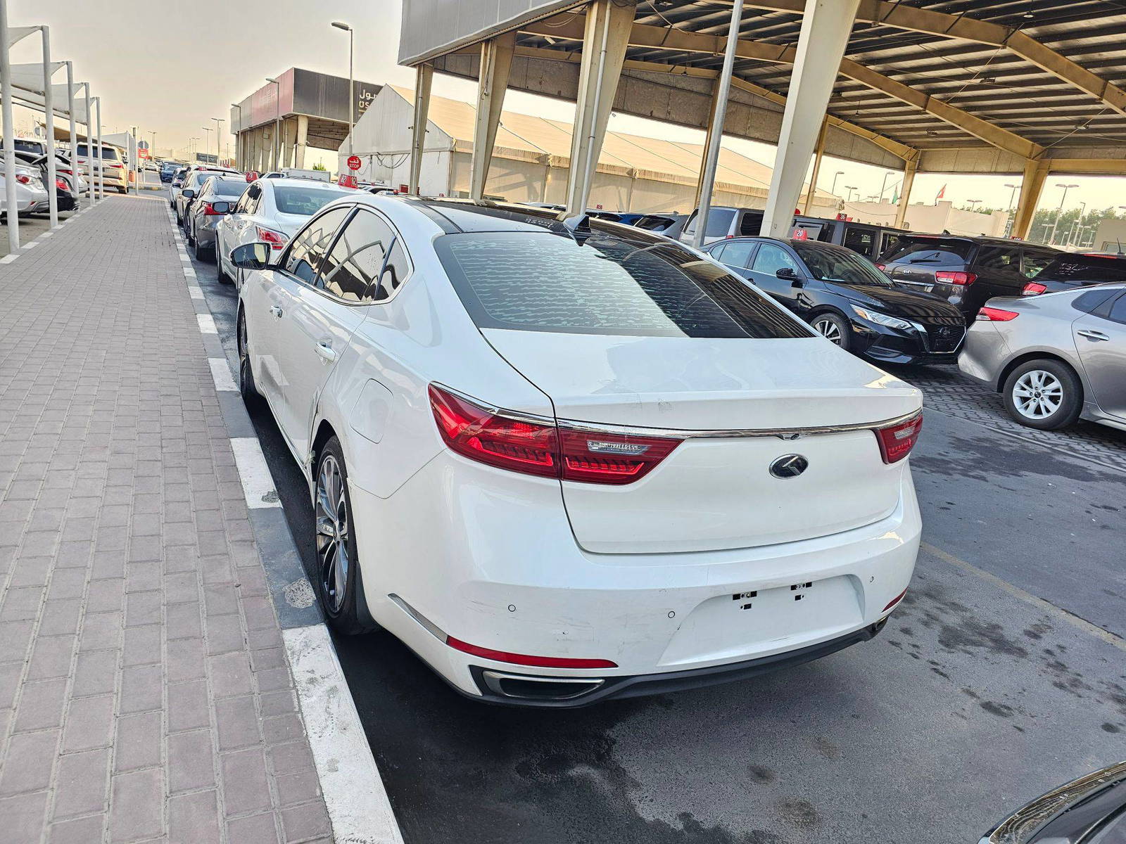 2017 KIA CADENZA — 111954 Miles — Lot J10H5090166 — Souq - Marhaba Auctions Used Cars - Image 4