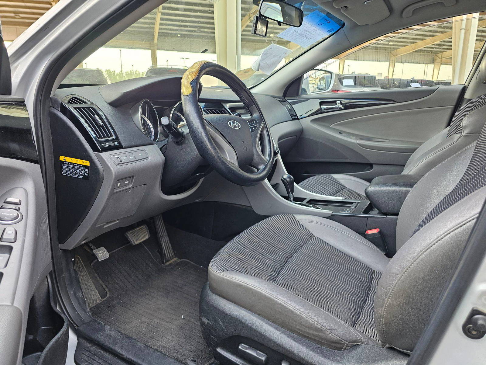 2011 HYUNDAI SONATA — 113597 KM — Lot A331519 — Souq - Marhaba Auctions Used Cars - Image 8
