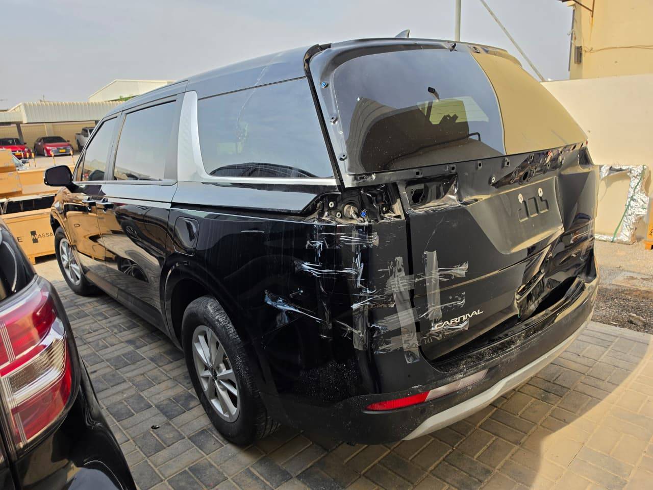 2024 KIA CARNIVAL LX — sold — 45036 Miles — Lot 45364124 - Marhaba Auctions Used Cars - Image 4