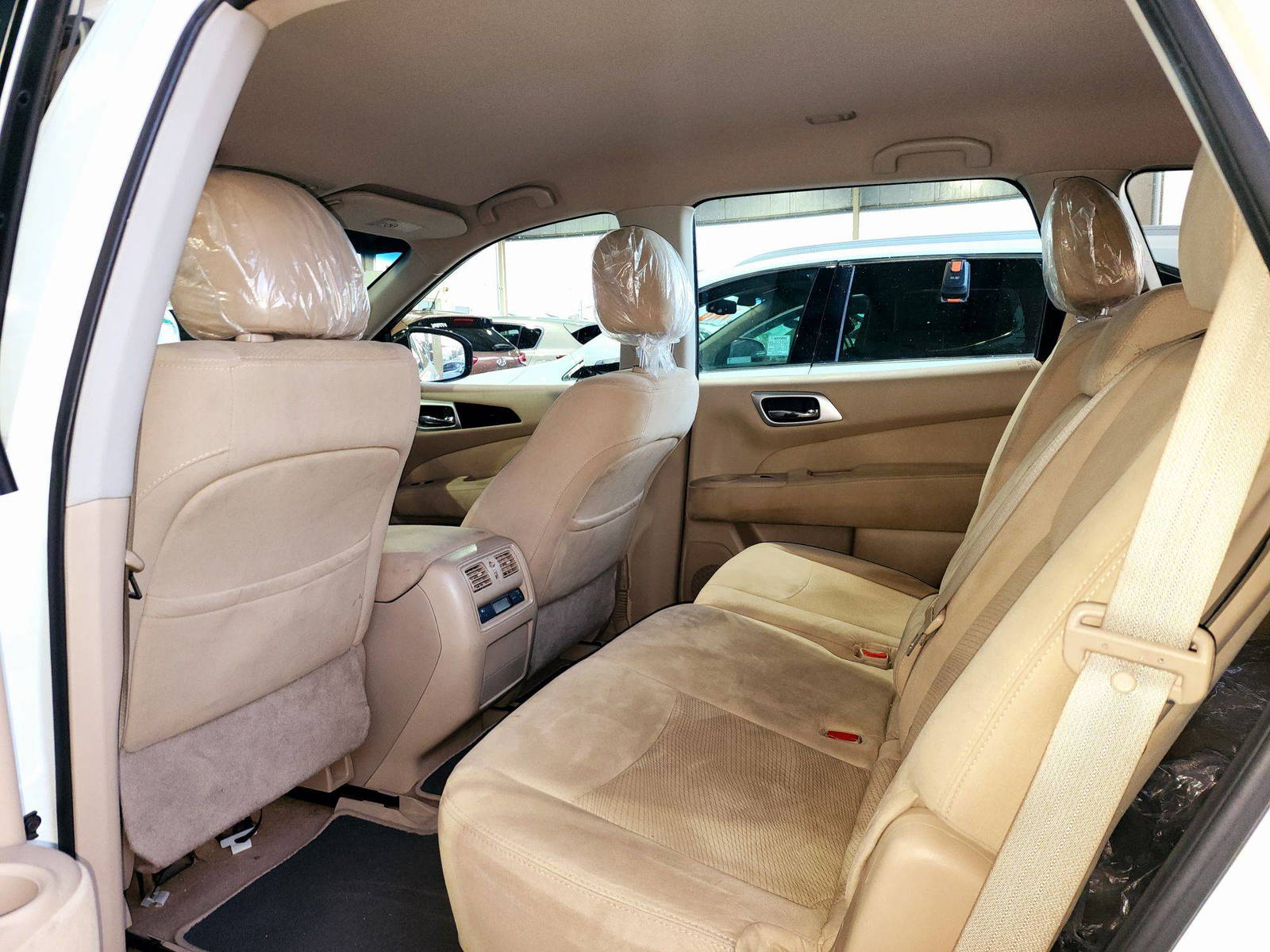 2015 NISSAN PATHFINDER — 130566 KM — Lot 70FC604065 — Souq - Marhaba Auctions Used Cars - Image 6