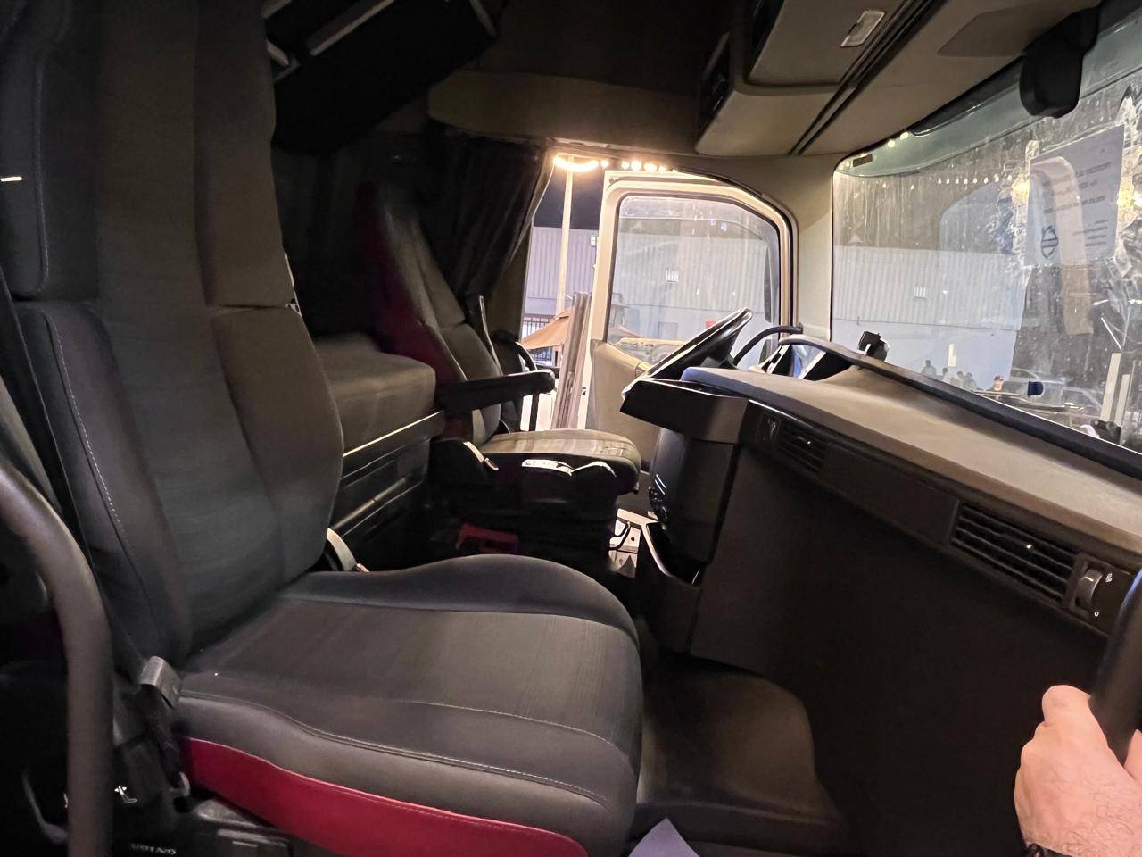 2015 VOLVO FH-Series — 1024952 KM — Lot 734598 - Marhaba Auctions Used Cars - Image 4