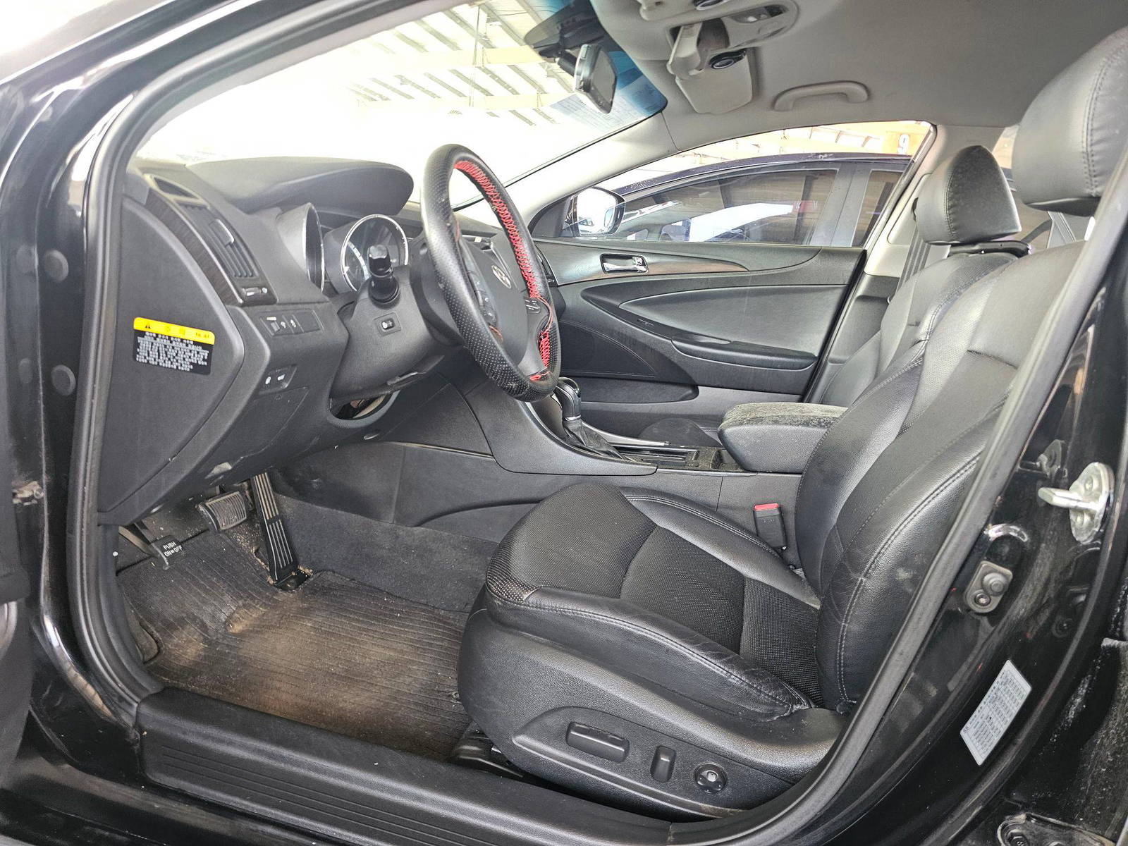 2013 HYUNDAI SONATA — 198758 KM — Lot 510933 — Souq - Marhaba Auctions Used Cars - Image 8