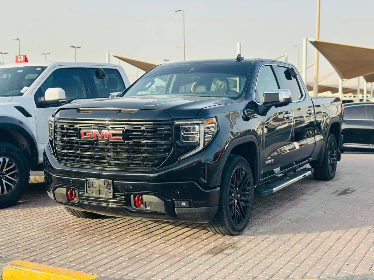 2022 GMC SIERRA — 85381 KM — Lot Z541416 — Souq - Marhaba Auctions Used Cars - Image 4