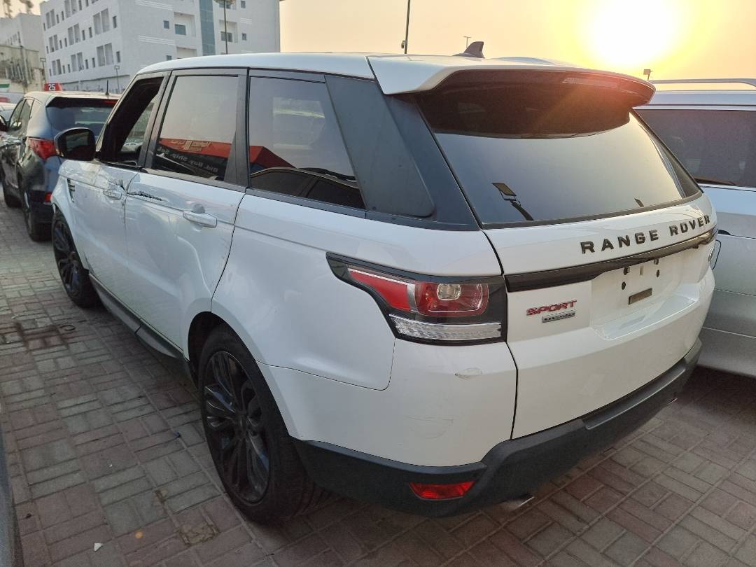 2016 LAND ROVER RANGE ROVER SPORT SUPERCHARGED — 95391 Miles — Lot 102041 — Souq - Marhaba Auctions Used Cars - Image 4