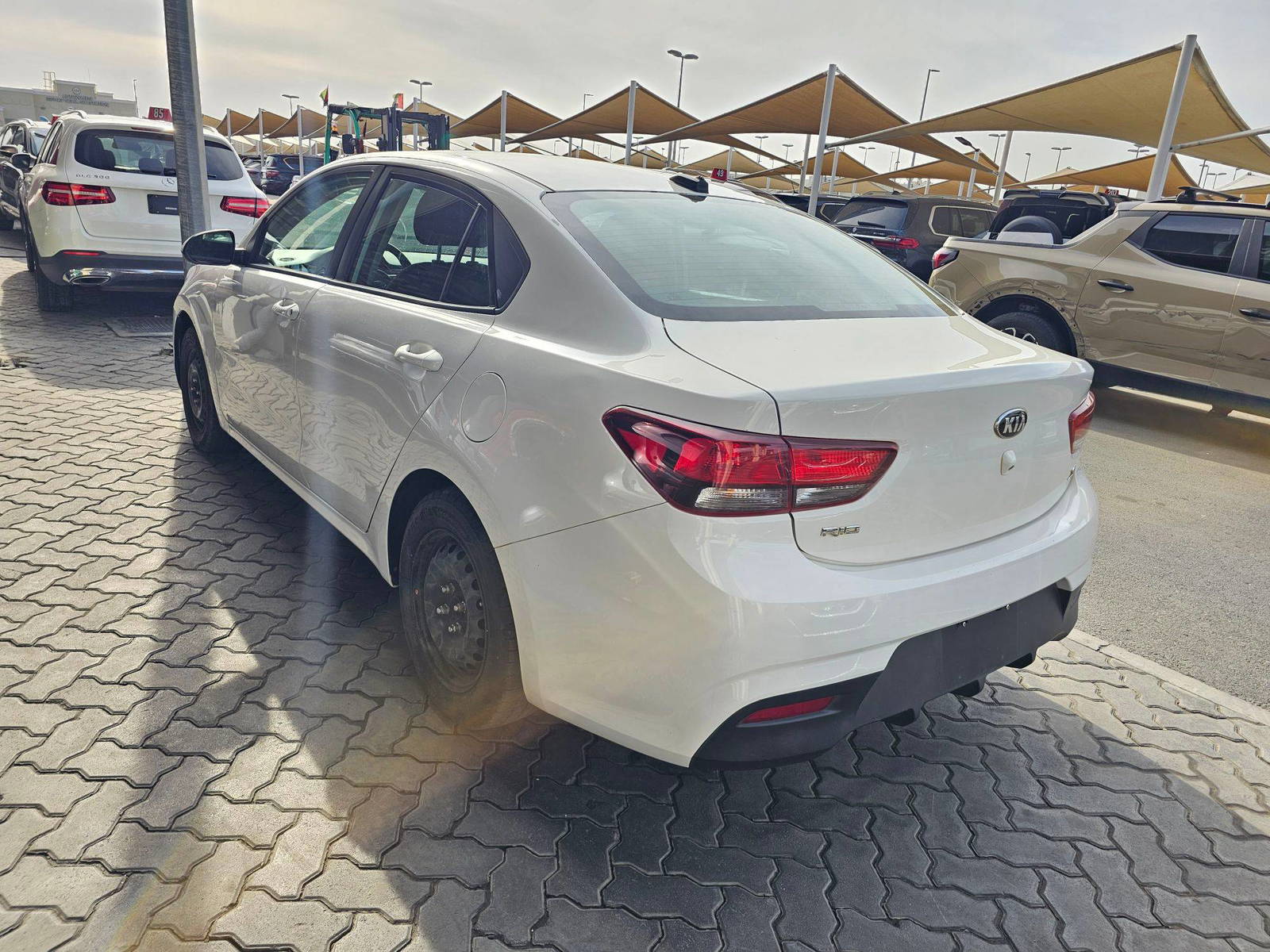 2019 KIA RIO — 129139 Miles — Lot 24ABXKE210024 — Souq - Marhaba Auctions Used Cars - Image 5