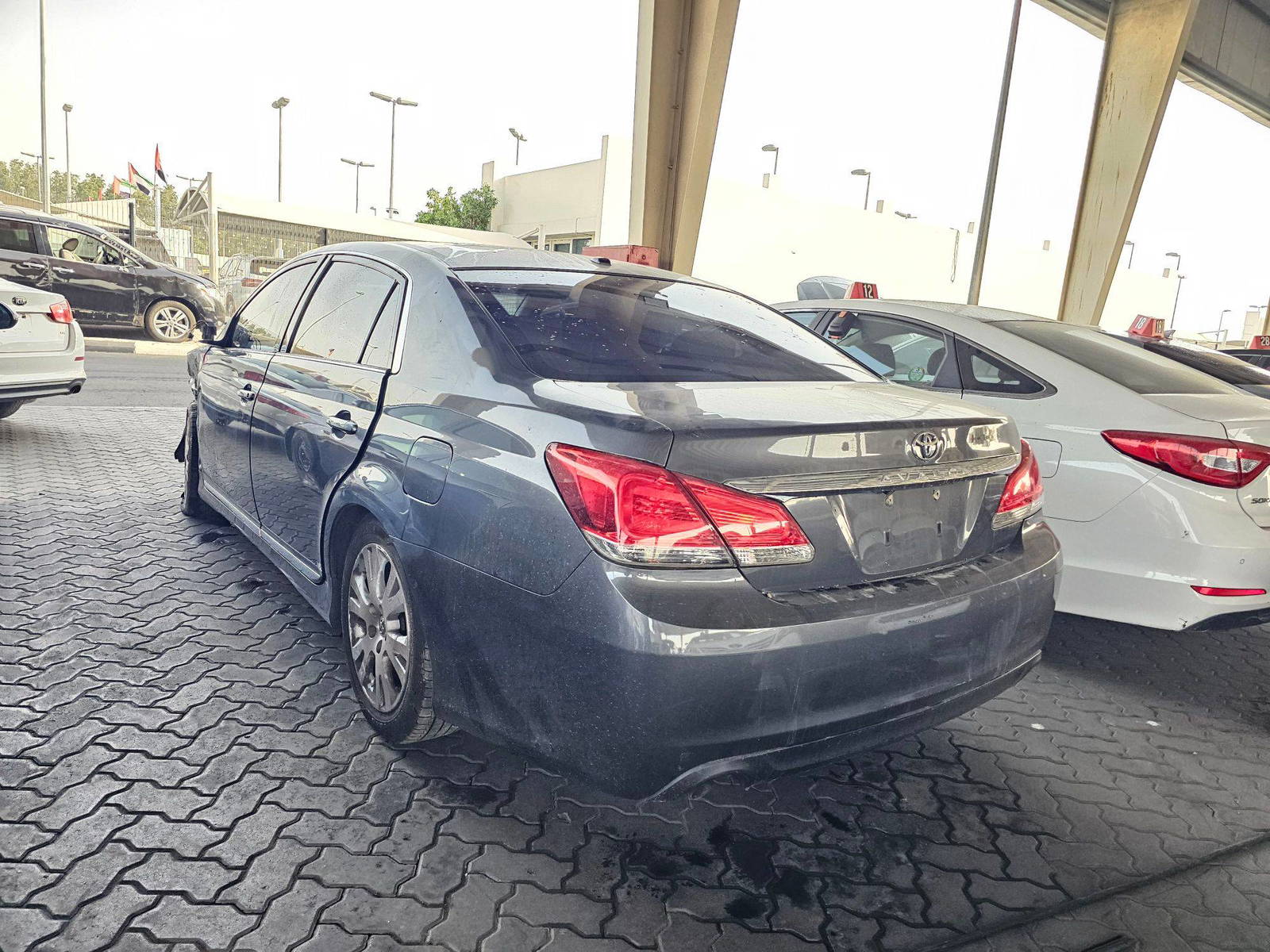 2011 TOYOTA AVALON — 173358 Miles — Lot 91403485 — Souq - Marhaba Auctions Used Cars - Image 3