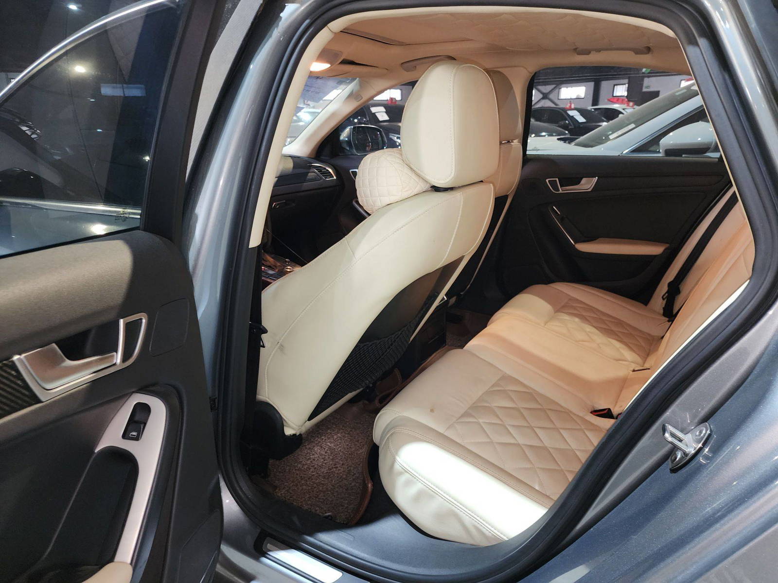 2011 AUDI A4 — 262603 KM — Lot 052448 — Al Quoz - Marhaba Auctions Used Cars - Image 7