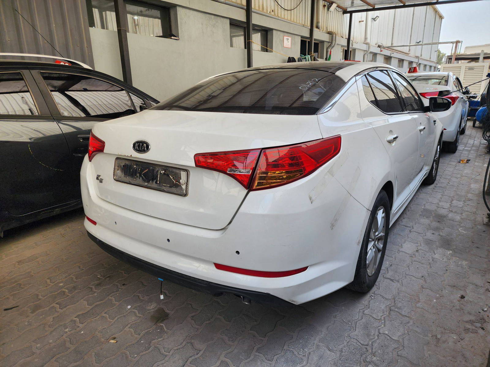 2011 KIA K5 — 264642 KM — Lot 43876 — Main - Marhaba Auctions Used Cars - Image 6