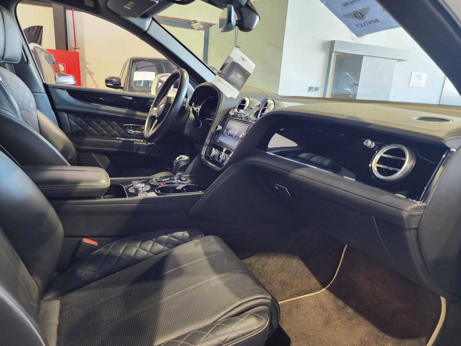 2018 BENTLEY BENTAYGA — 33495 Miles — Lot 38549220 — Main - Marhaba Auctions Used Cars - Image 10