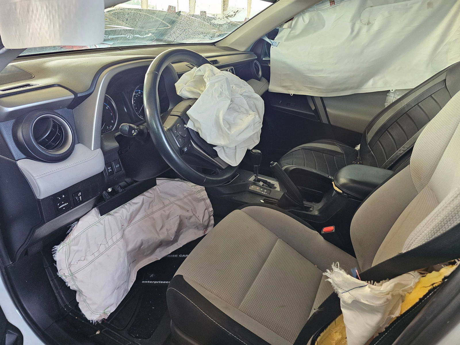 2016 TOYOTA RAV4 — 152860 Miles — Lot W522127 — Souq - Marhaba Auctions Used Cars - Image 9
